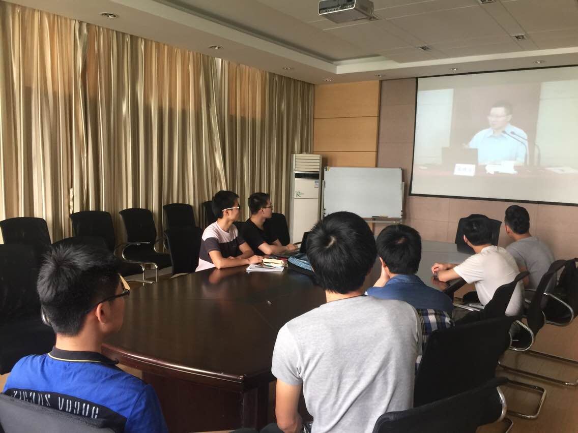我院组织第7期预备党员培训班学员参加网络授课