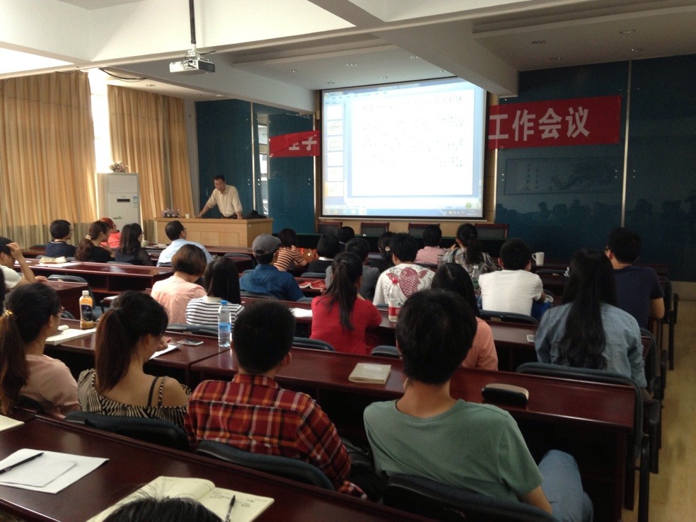 理学院老院长徐振源教授回学院作报告