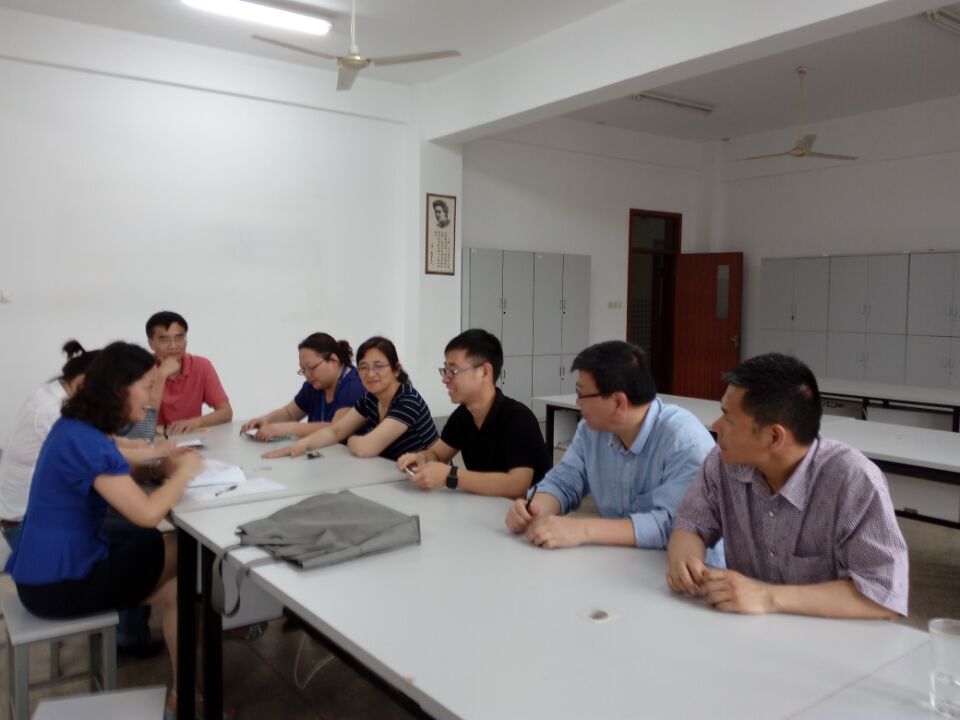 物理实验中心党支部召开“守纪律、讲规矩，做“四讲四有”党员”学习交流会