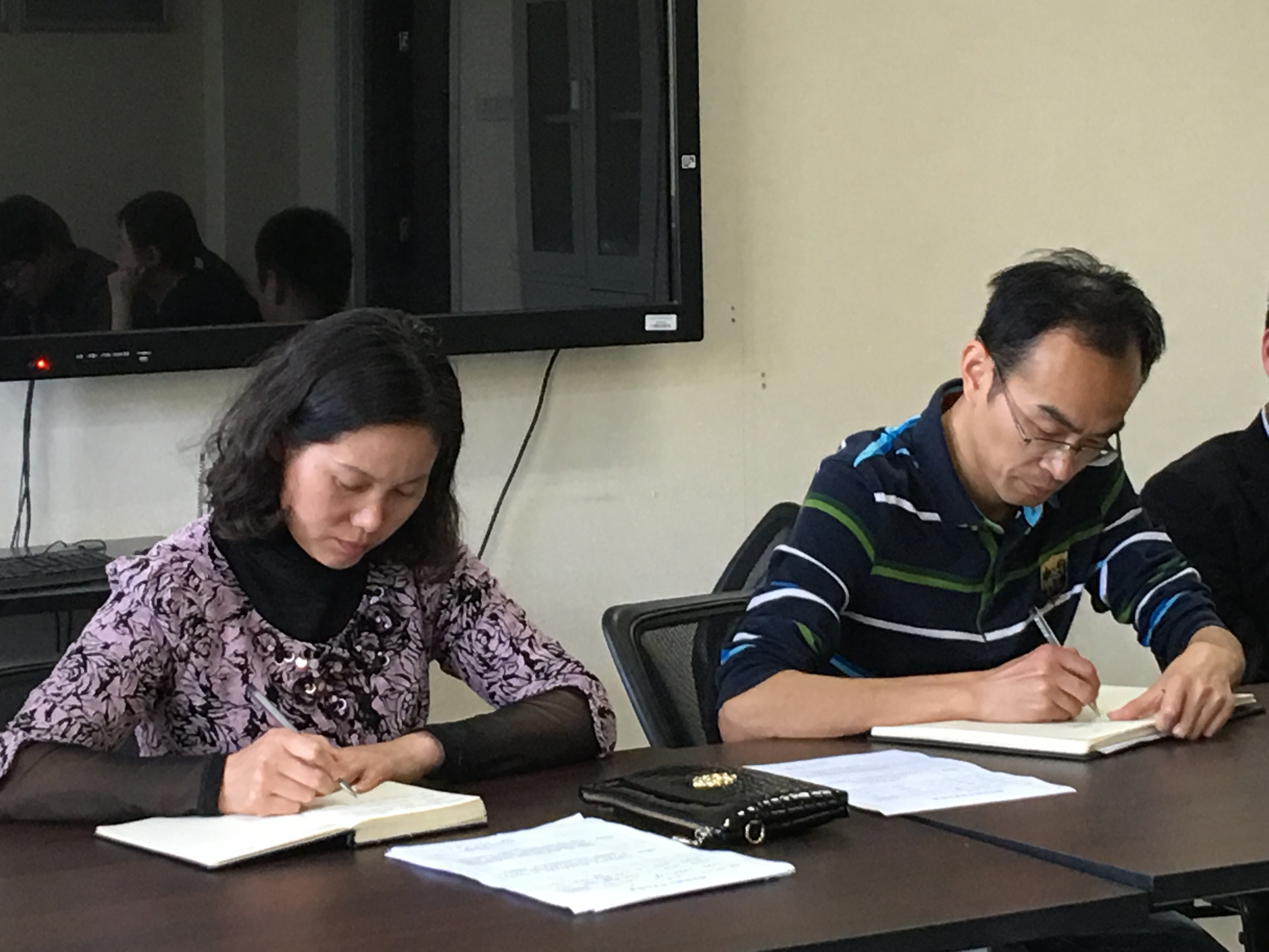 理学院召开专业教师座谈会
