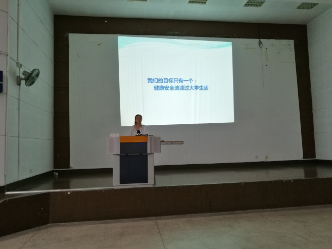 理学院举办2016级新生实验室安全意识讲座