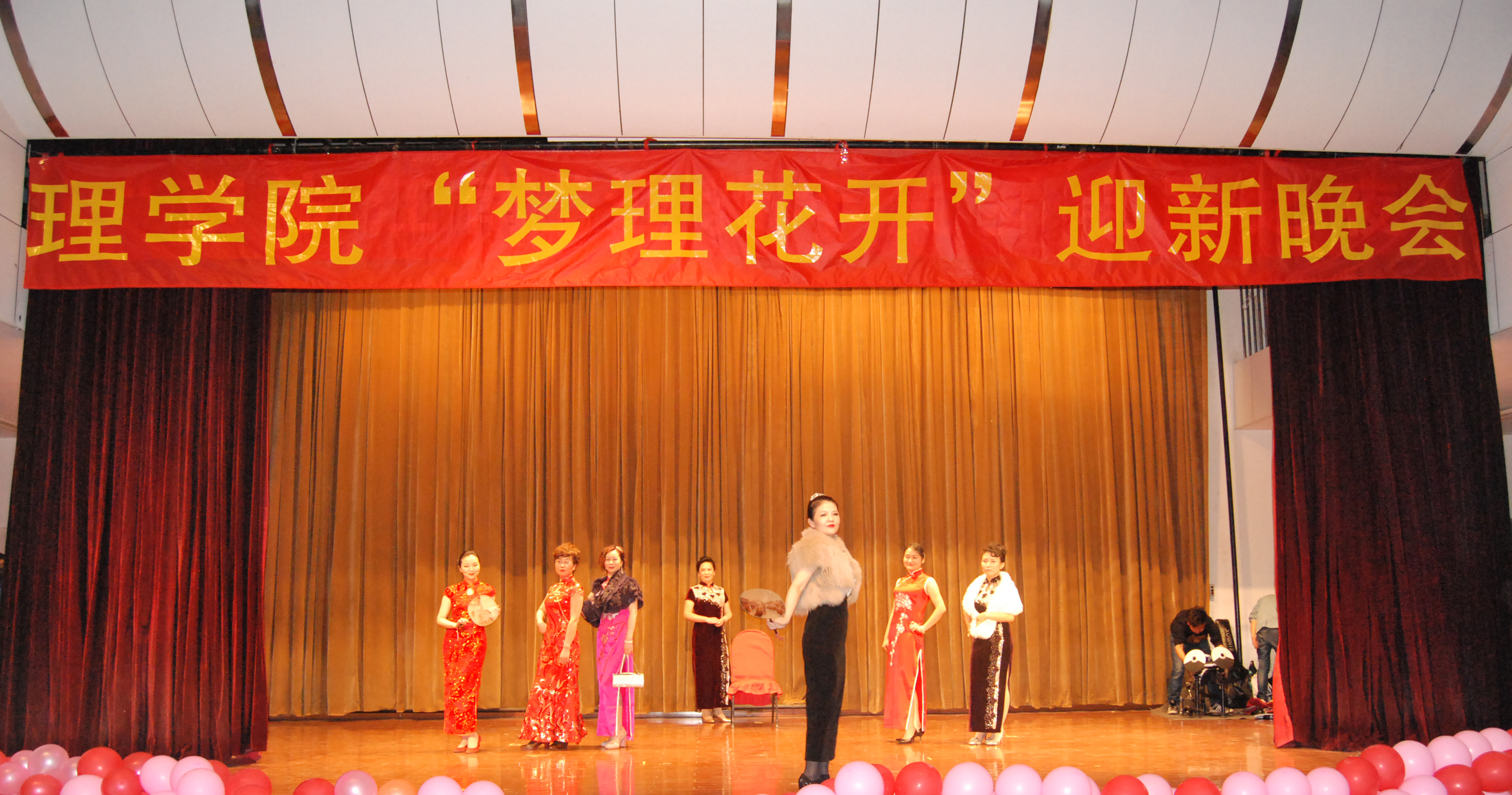 “梦理花开，灼灼盛放”我院2015年迎新晚会隆重举行