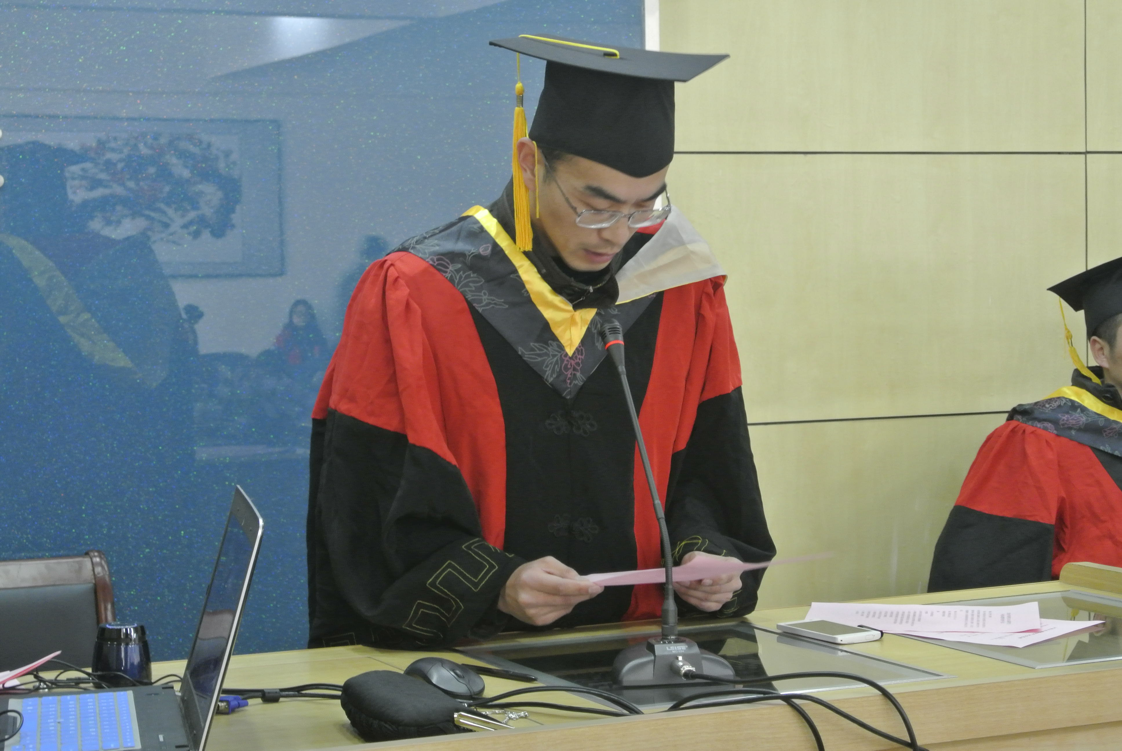我院举行2015届研究生毕业典礼暨学位授予仪式