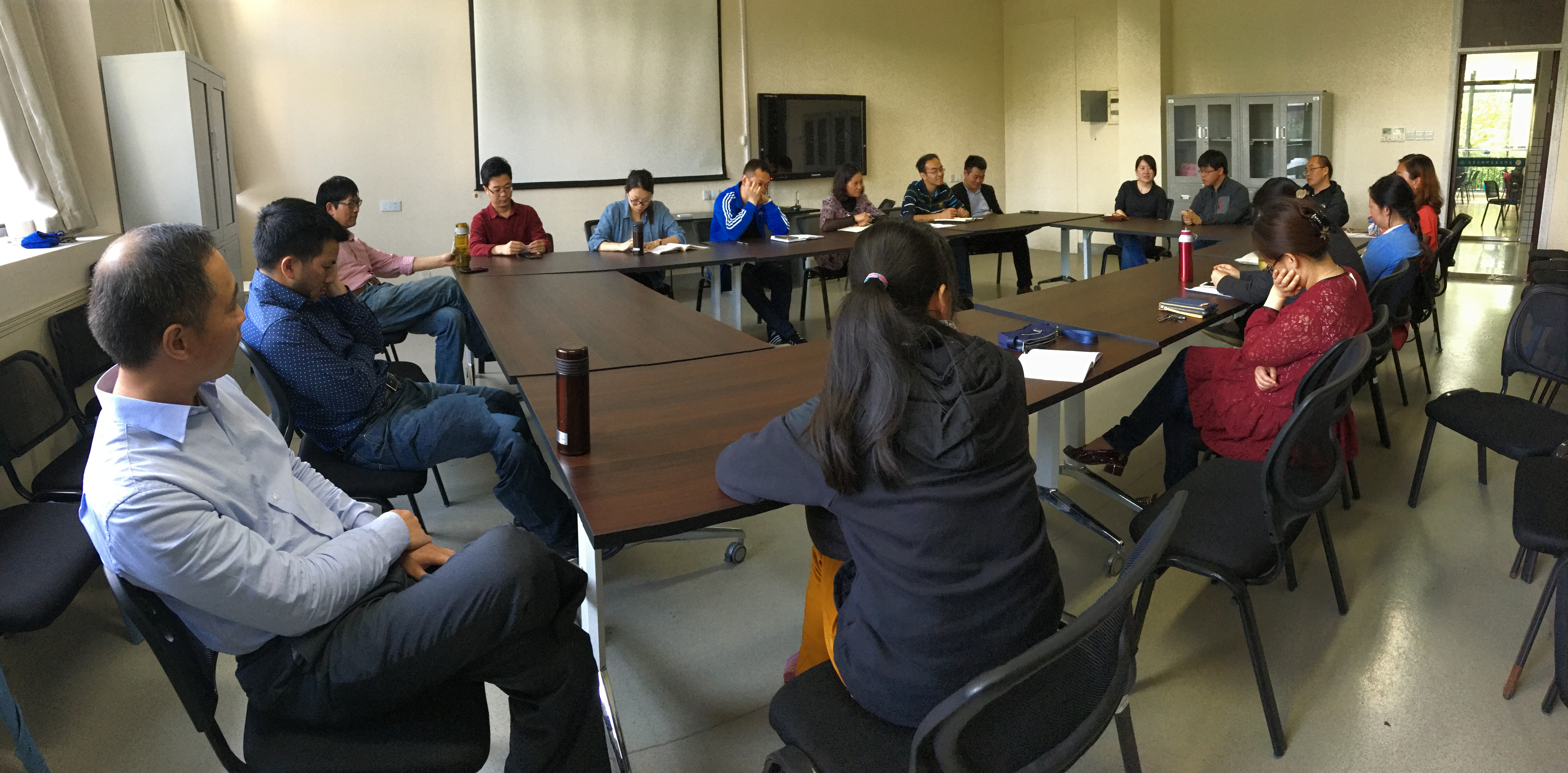 理学院召开专业教师座谈会