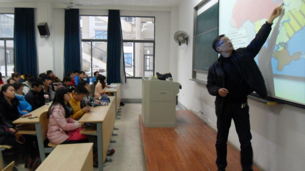 拓宽国际视野，紧随时势步伐——校宣传部荀峥老师为理、药学院讲授形势政策课