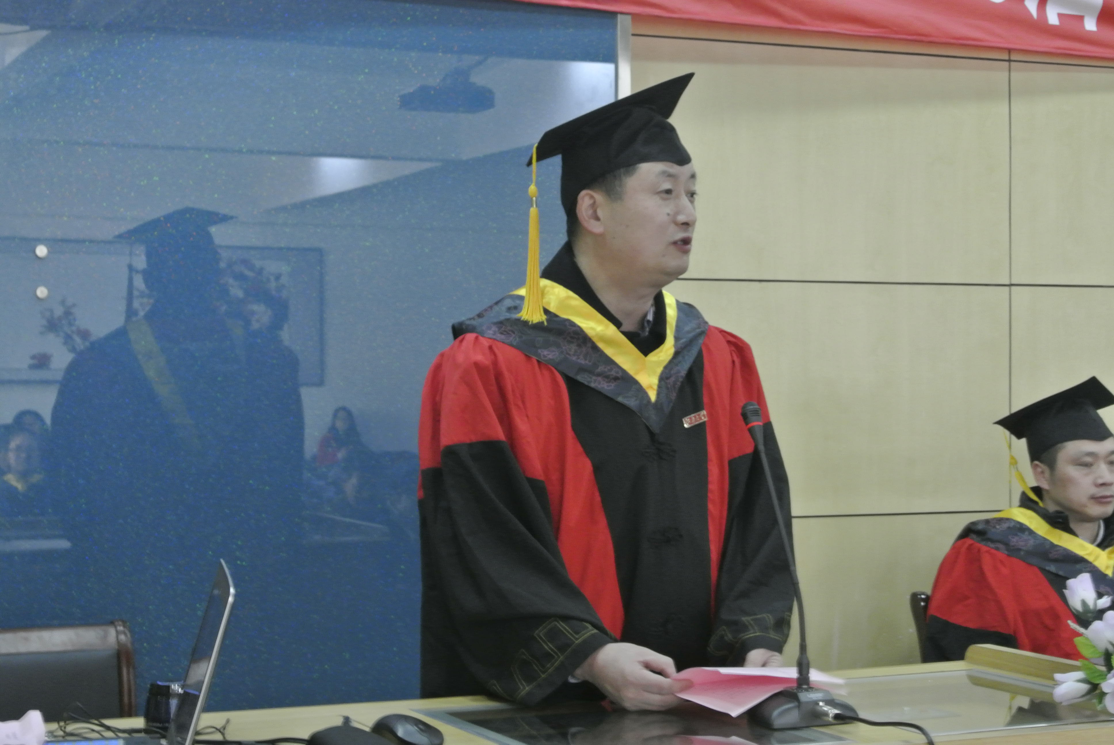我院举行2015届研究生毕业典礼暨学位授予仪式