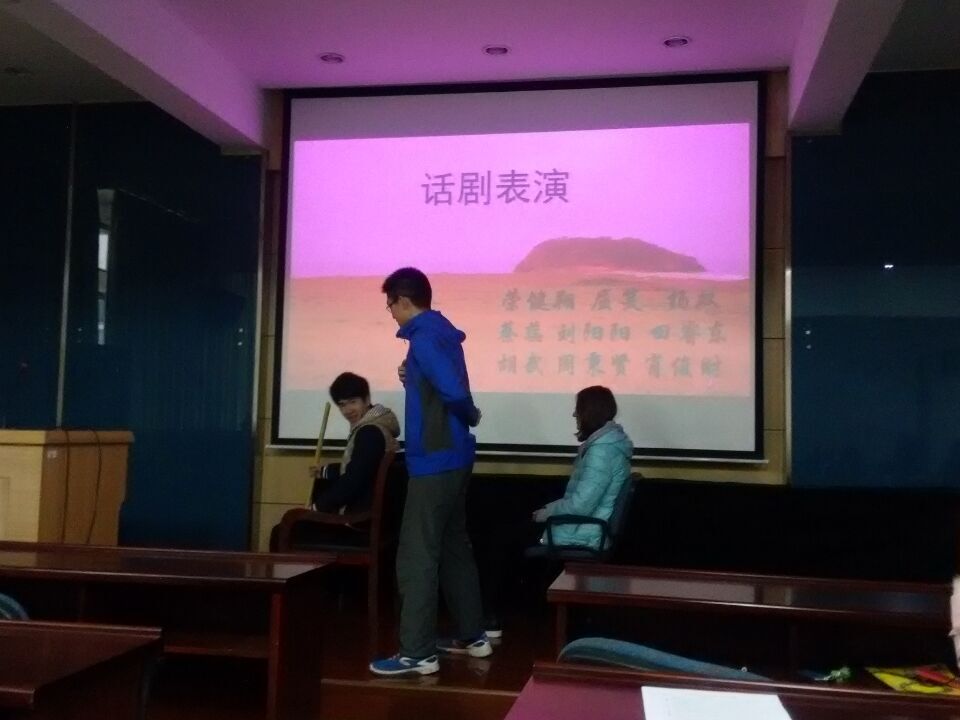 雷锋在我心，信二共看齐