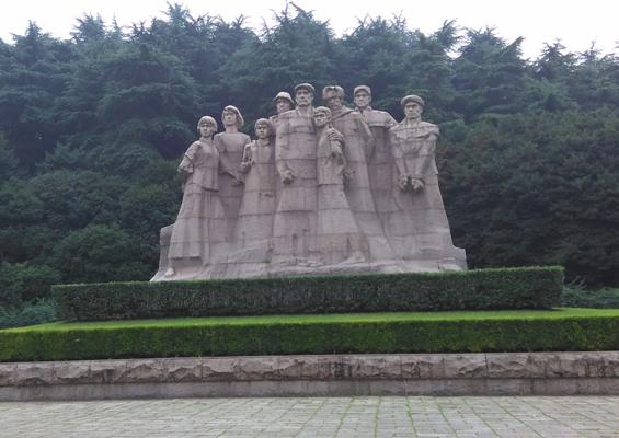 寻溯红色文化  开展暑期调研