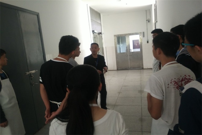 信计1503班举行劳动节主题团日活动
