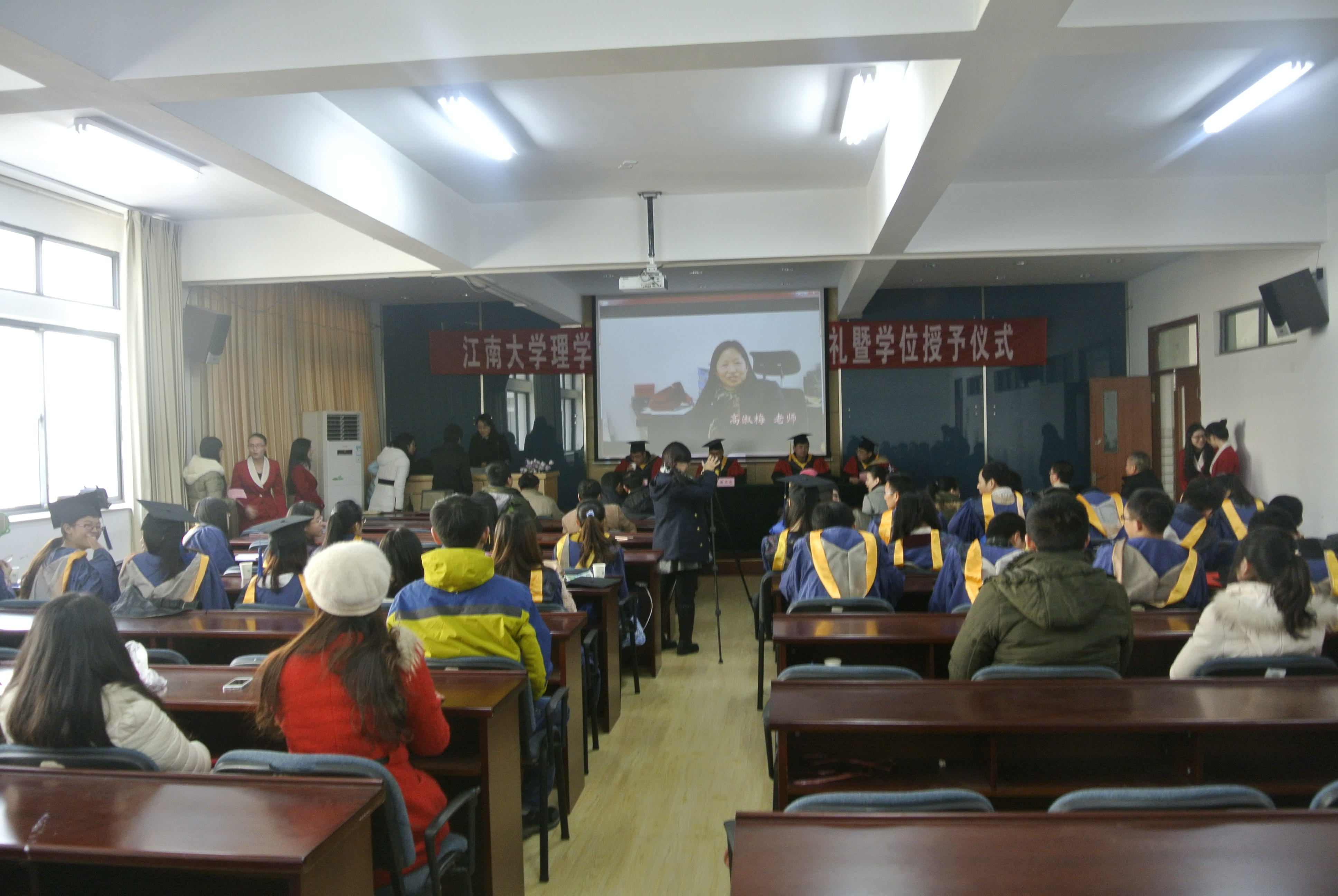 我院举行2015届研究生毕业典礼暨学位授予仪式
