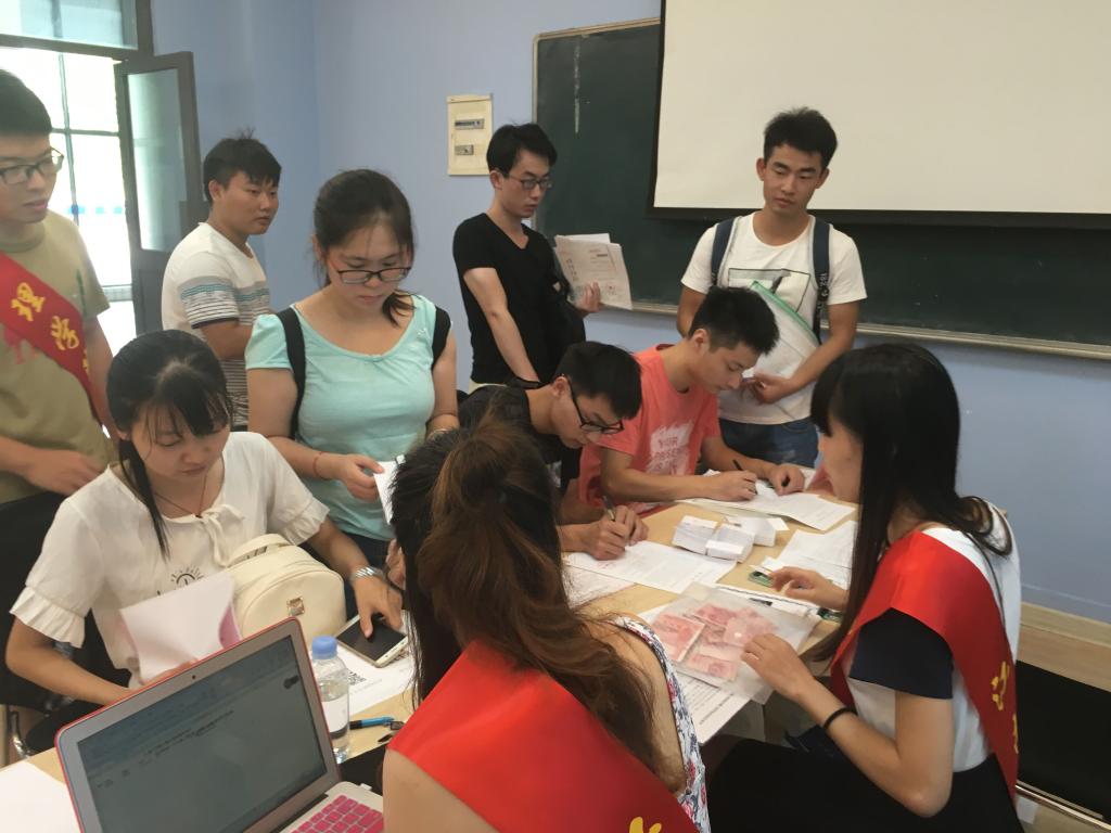 理学院喜迎2016级新生
